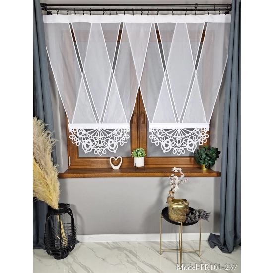 Moderne Schiebegardinen mit Ajour & V-Schnitt – 2-teilig, H 2x130 / 115 cm FR618